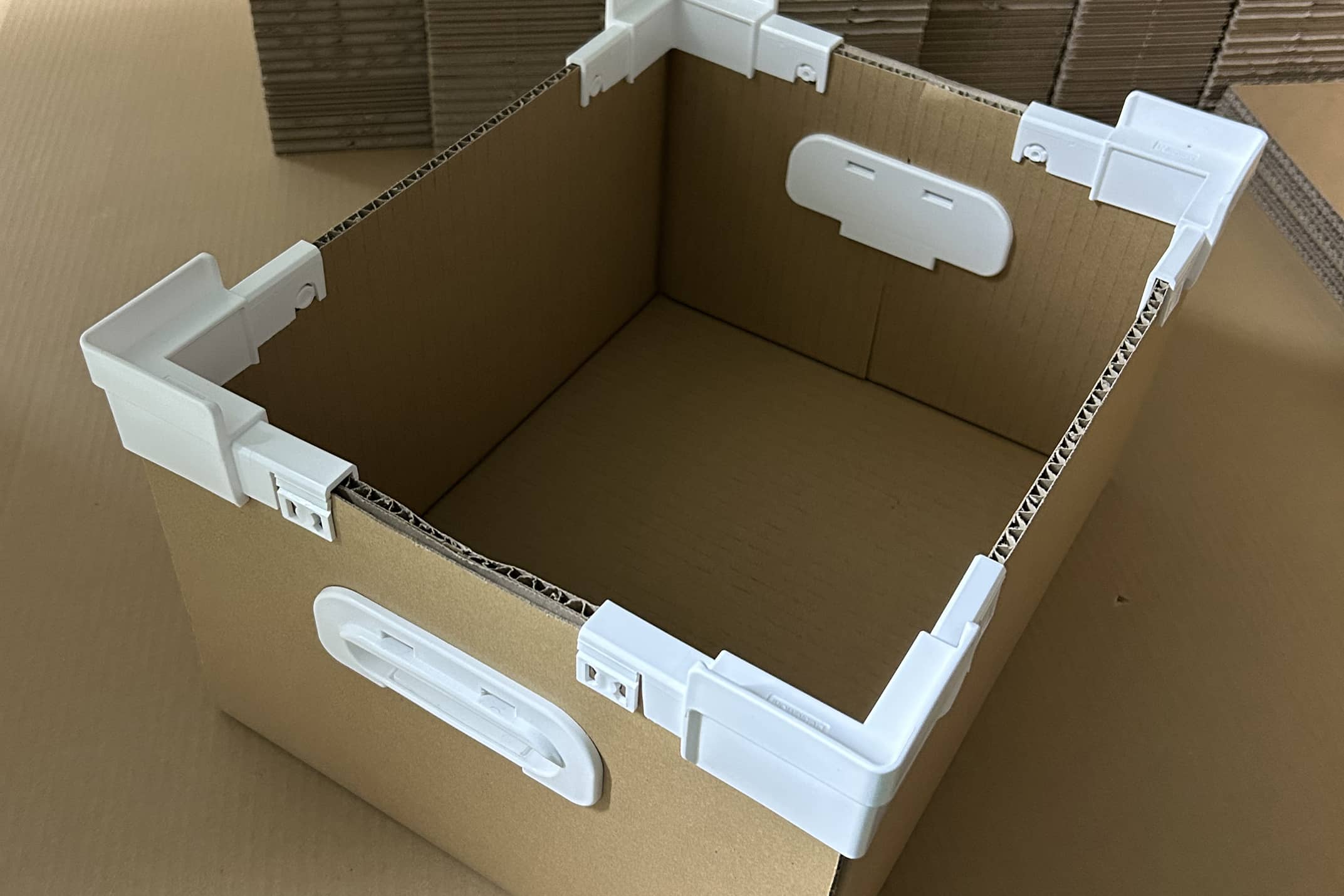 タック式段ボールコンテナ